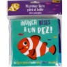 NUNCA BESES A UN PEZ- LIBRO BAÑO