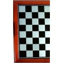 Tablero de ajedrez color plata oscuro con marco rojo